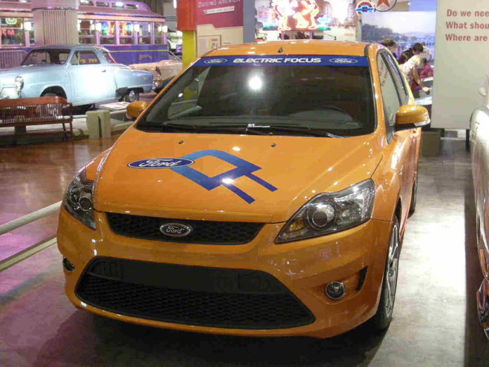 rsz_henry_ford_museum_august_2012_99_2009_ford_focus_electric_promotional_vehicle